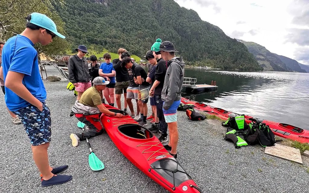 Kayak safety group briefing
