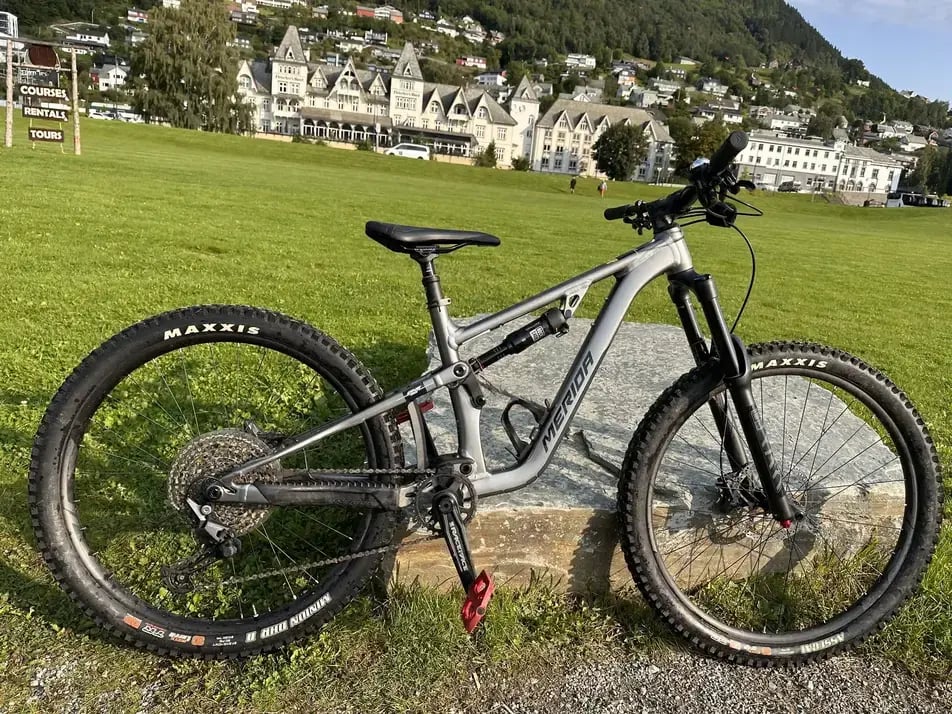 MOUNTAIN BIKE FULL SUSPENSION Alquiler