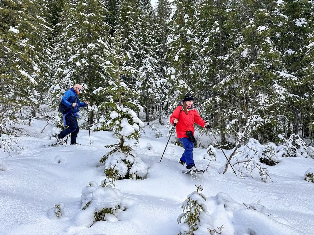 2025_SNOWSHOES_UK Couple 1st-37