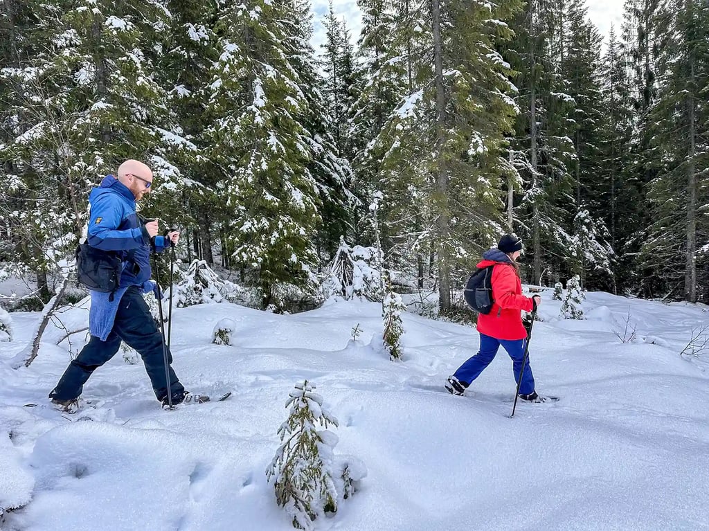 2025_SNOWSHOES_UK Couple 1st-40n