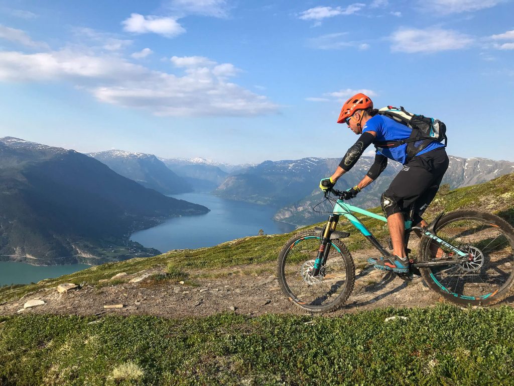 mountain bike the grand traverse