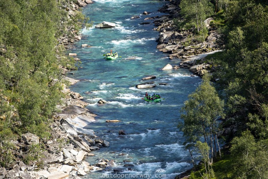 2 rafts on a river in voss