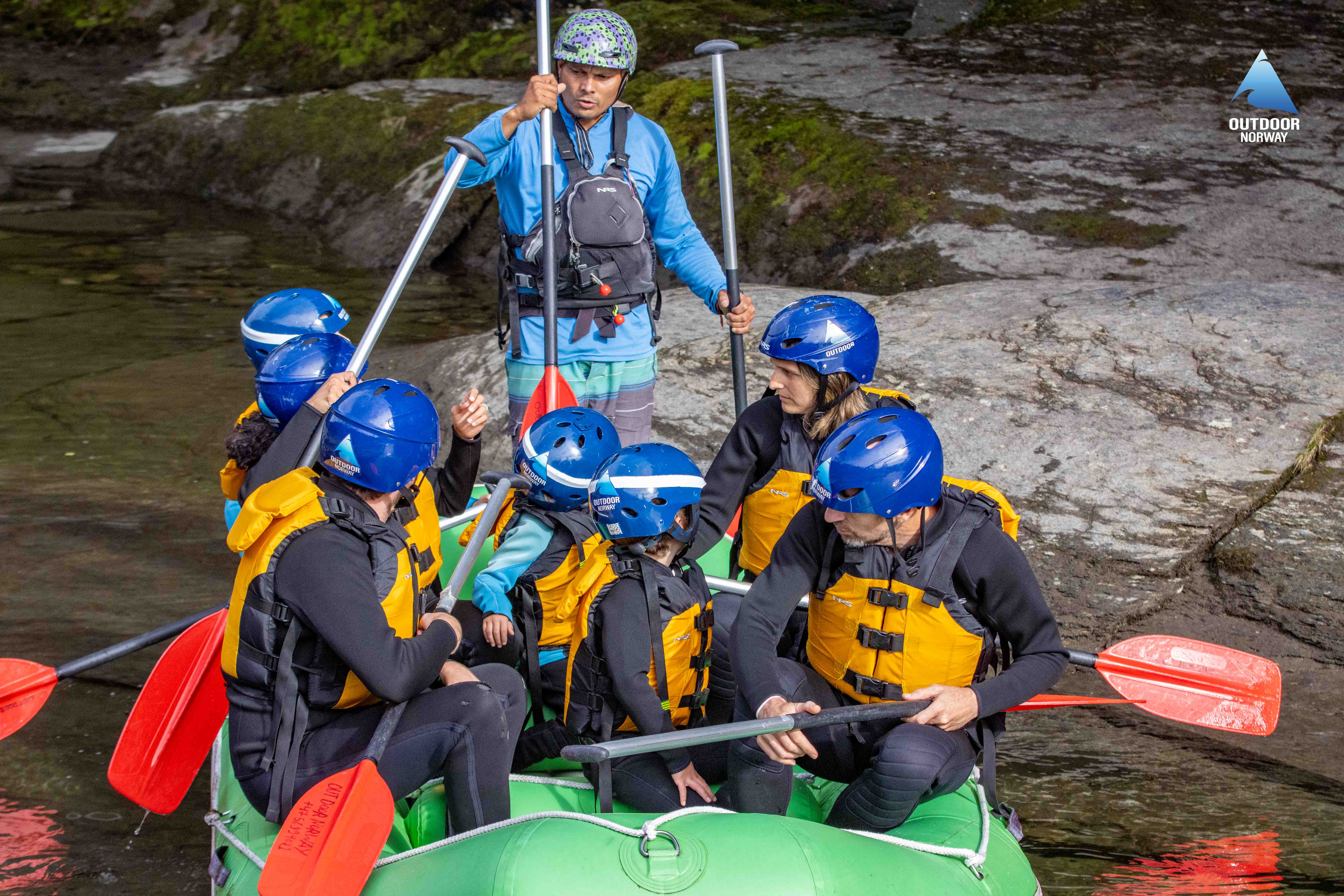 A Complete Guide for First Timers for White Water Rafting