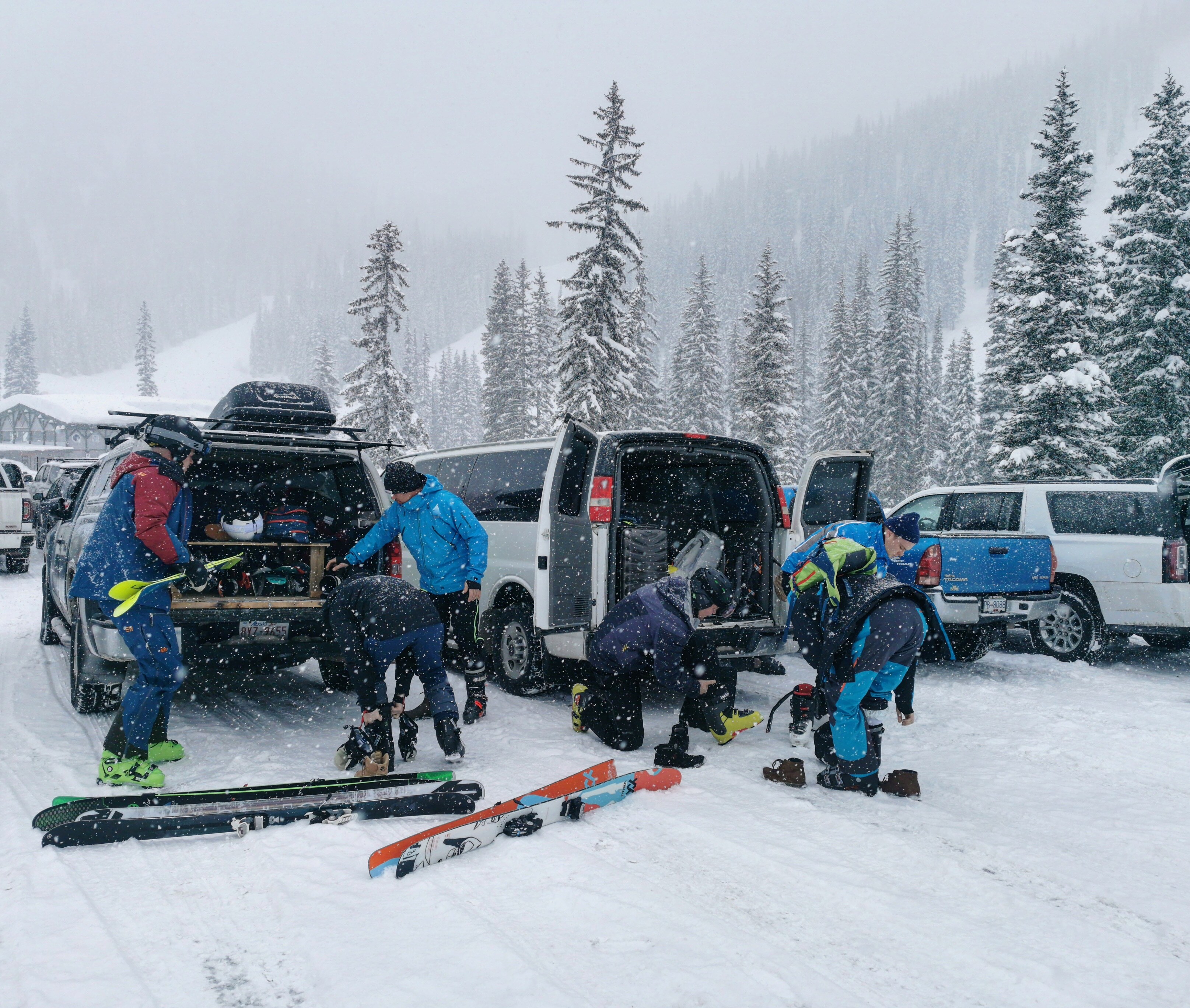 backcountry-skiing-multi-day-tour-outdoor-norway-in-canada