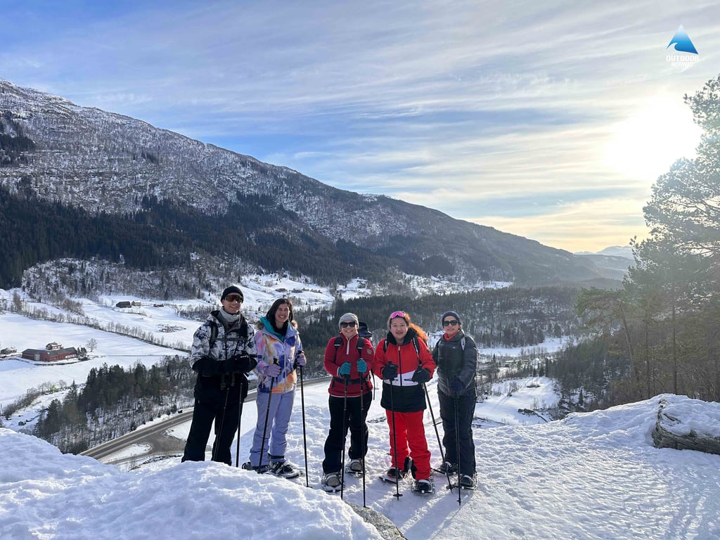 Tvindefossen-snowshoes-outdoor-norway-34