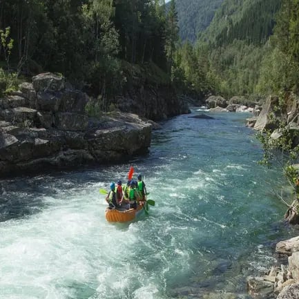 Family rafting in Norway