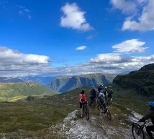 Mountain bike de la montaña al fiordo