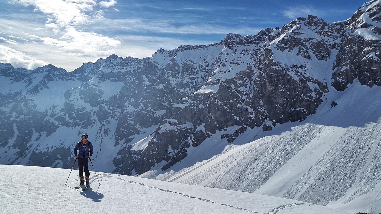 backcountry-skiiing