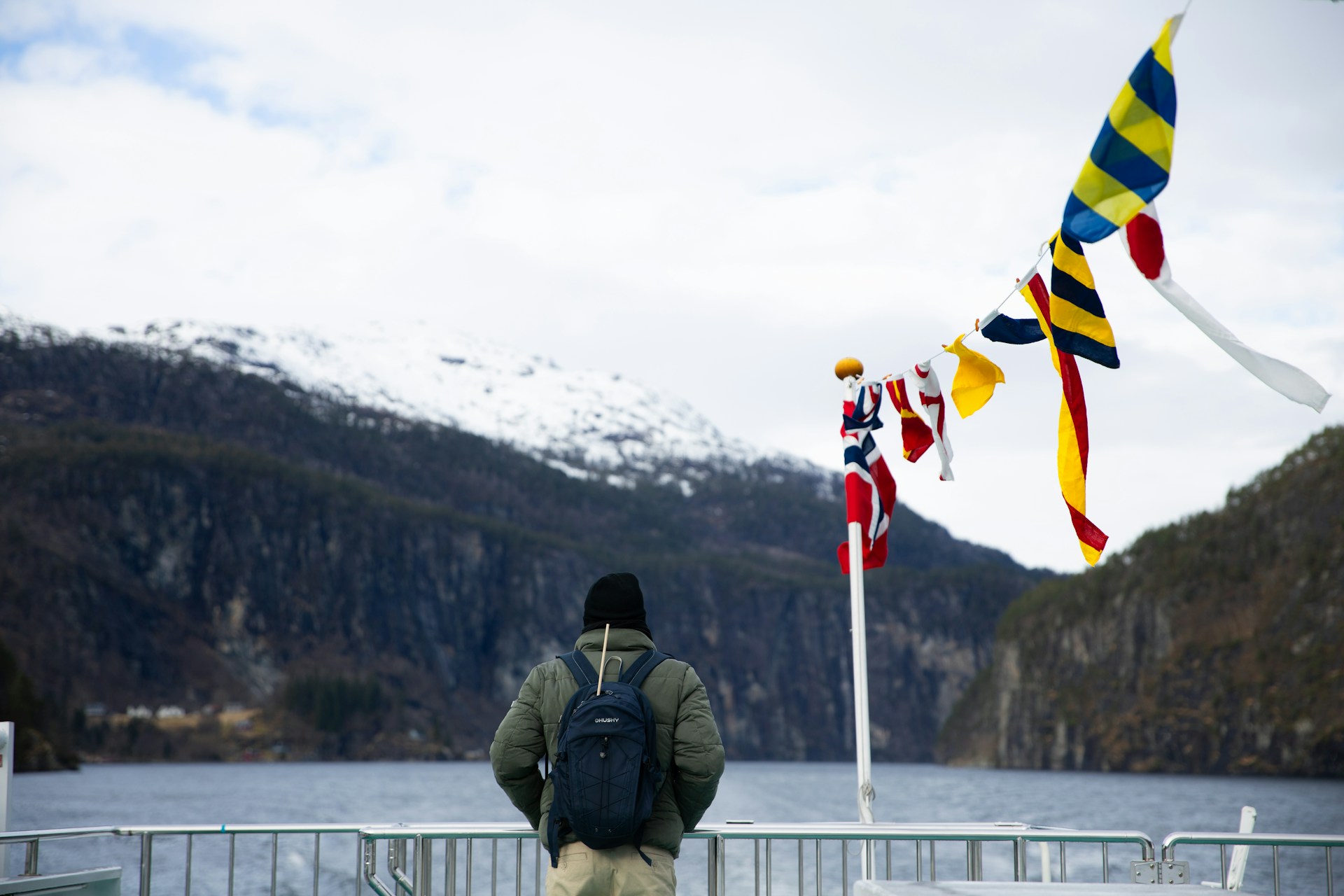 A traveler in Bergen in the late winter weather