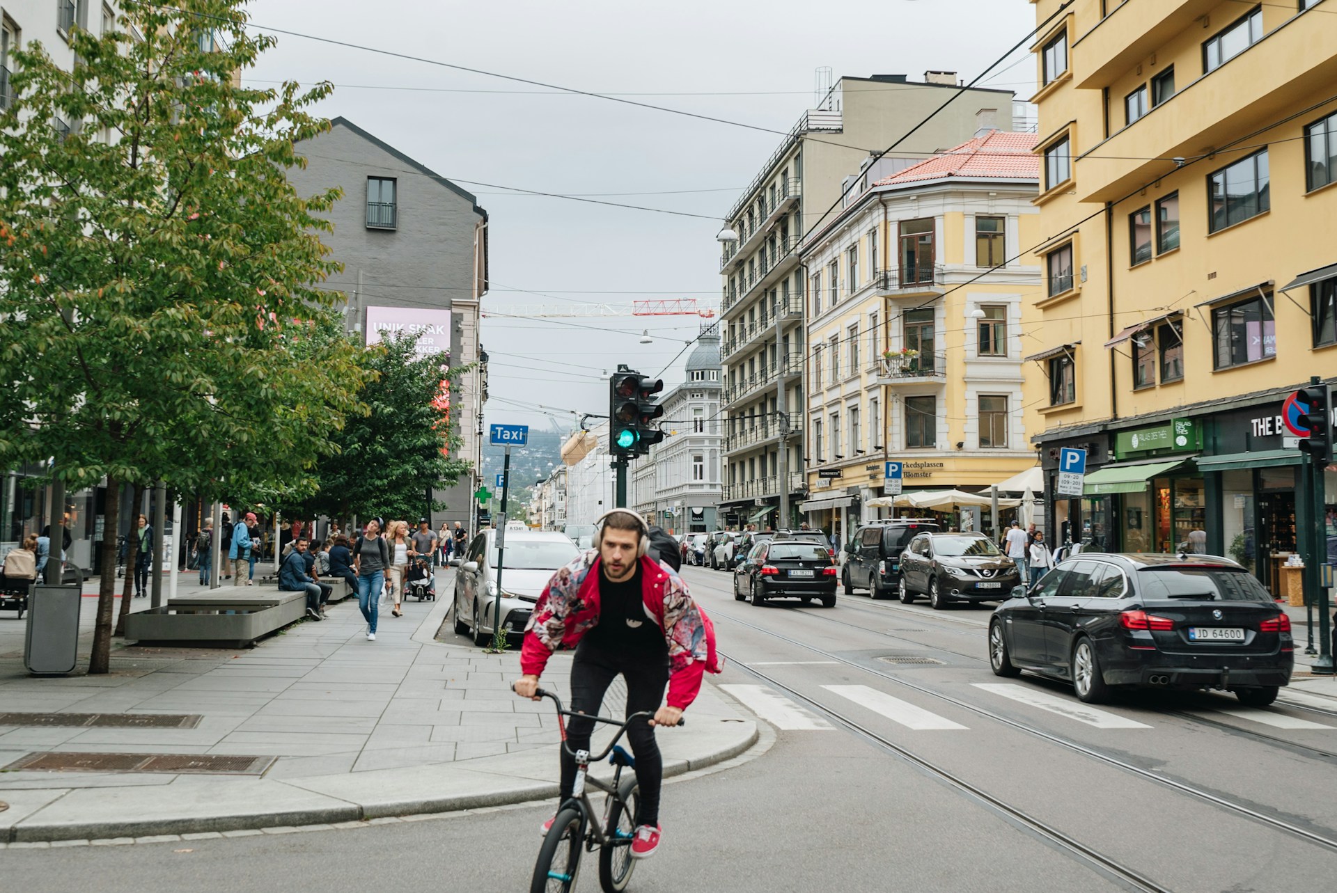 A man cycling through a crossing in Oslo, Norway, following the rules