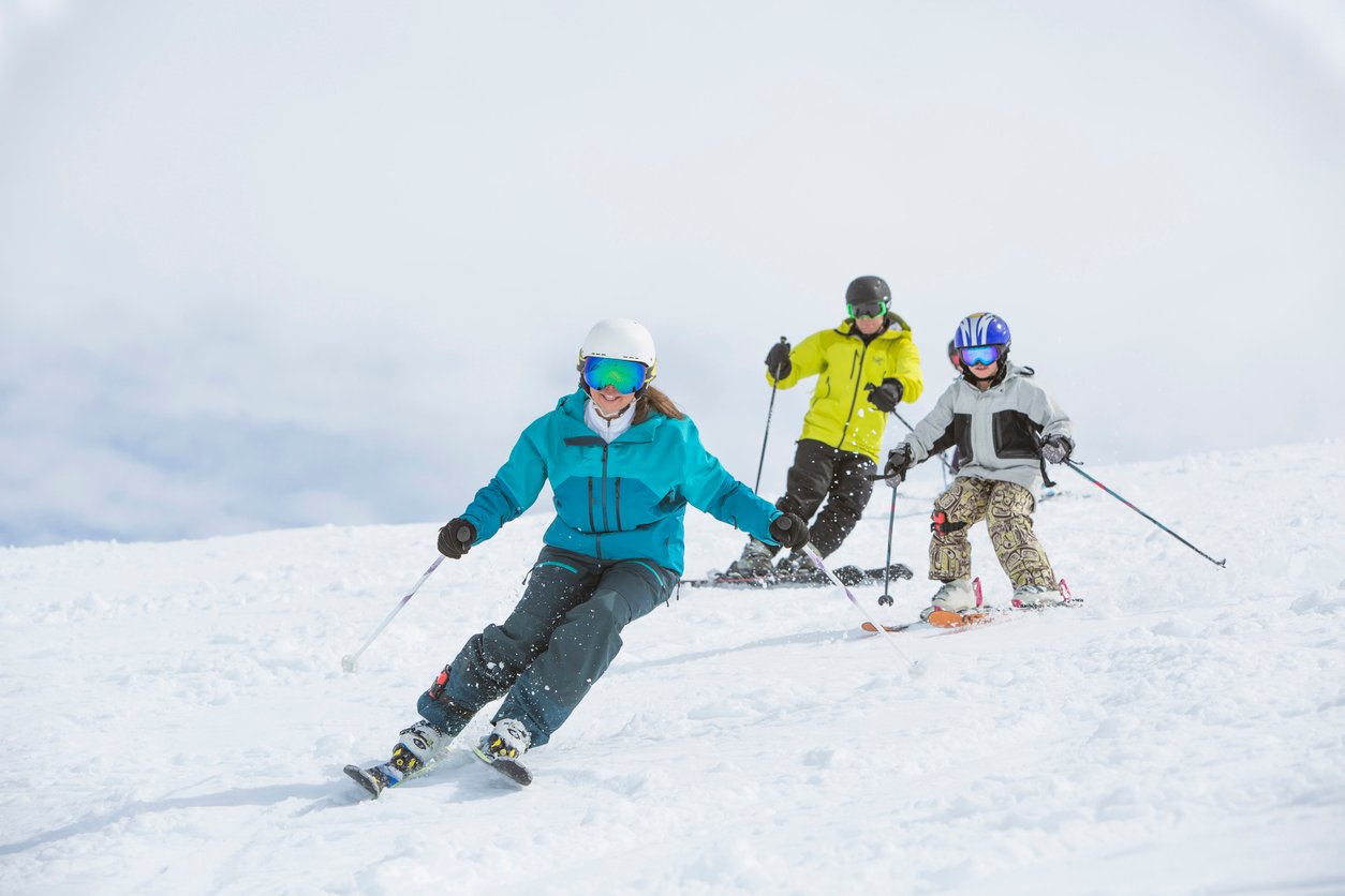 family-ski-vacation-norway