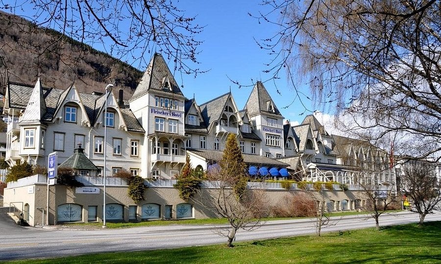 front-of-hotel