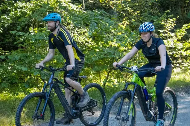 E-MTB bike tour through the diverse terrain of Voss