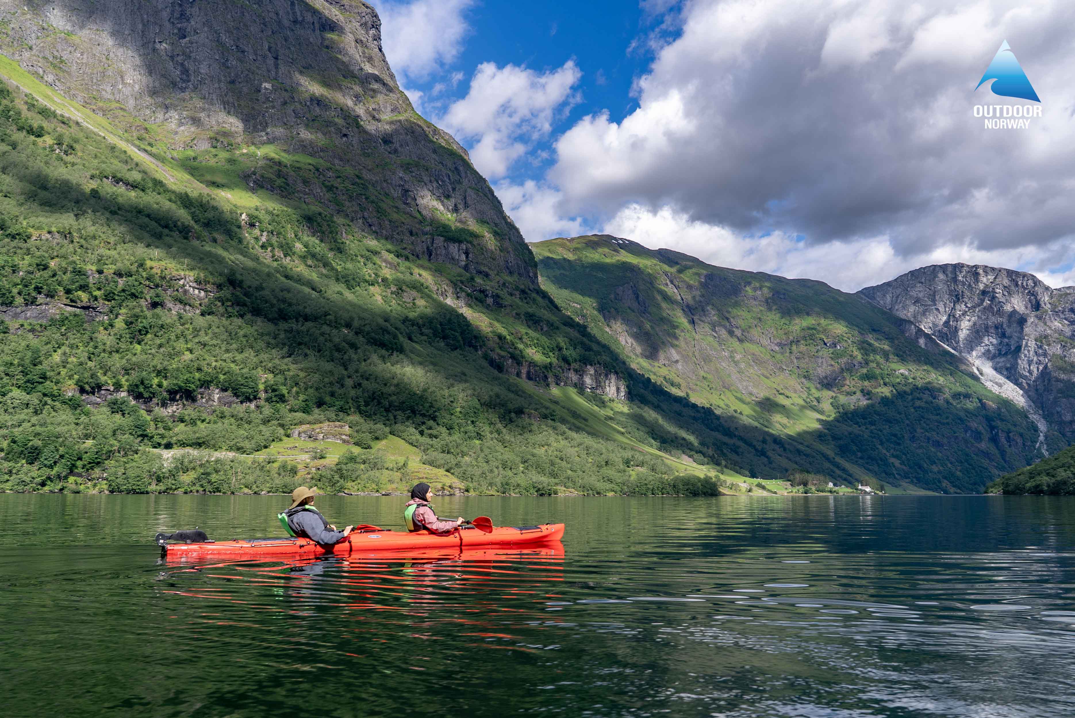 Kayak en los fiordos de Noruega