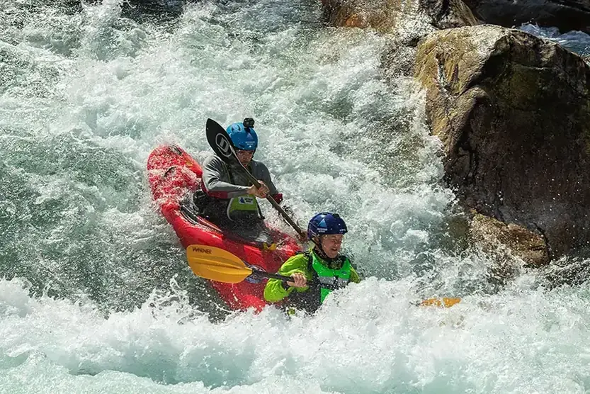 Aventura de caiaque em tandem no rio
