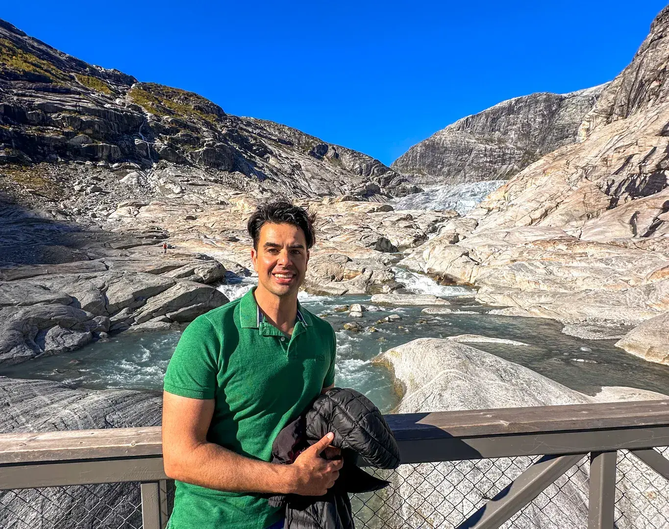 8º DIA – EXPLORE O VALE DE JOSTEDAL PARA VISITAR A GELEIRA JOSTEDALSBREEN E FAZER UM CRUZEIRO PELO “REI DOS FIORDOS”, O MAGNÍFICO SOGNEFJORD