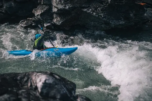 RIVER KAYAK GRADE II-06 (1)