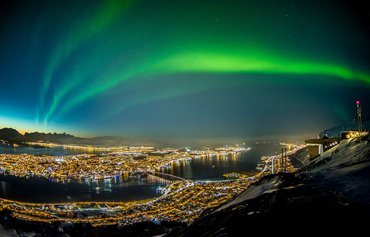 tromso-northern-lights-scenery