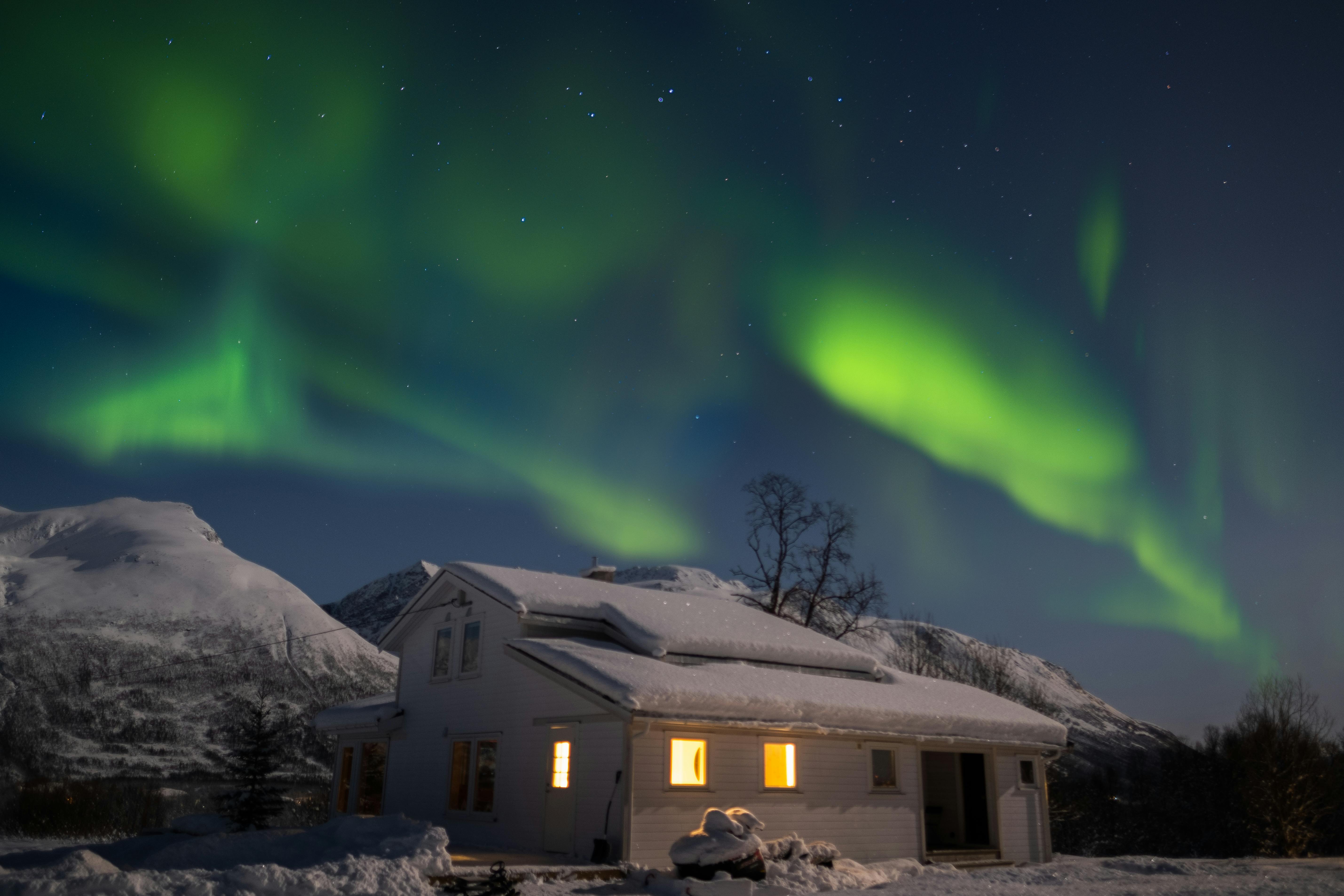 view-of-northern-lights-in-tromsø